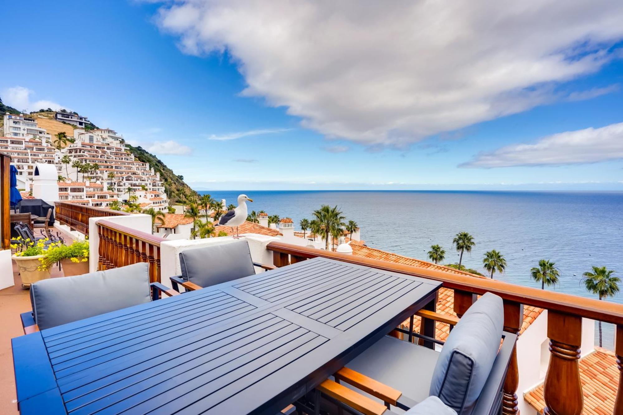 Bright Catalina Island Condo With Ocean Views! Avalon Bagian luar foto